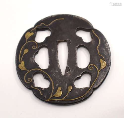 Japon, XIXe siècle 
Tsuba (garde de sabre) en fer décor