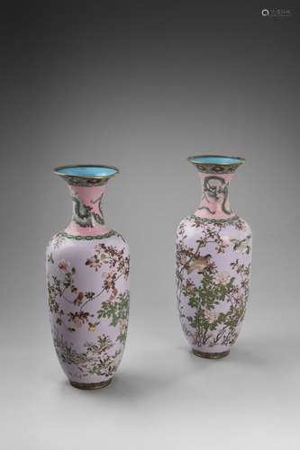 Japon, ère Meiji (1868-1912)
Paire de grands vases balu