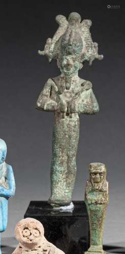 EGYPTE
Statuette du dieu Ptah momiforme, les mains rass