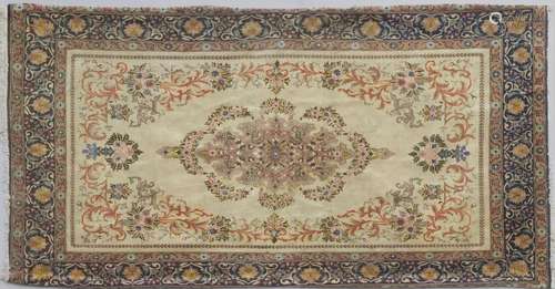 GHOM IRAN 
Tapis en laine et soie sur chaine de coton à