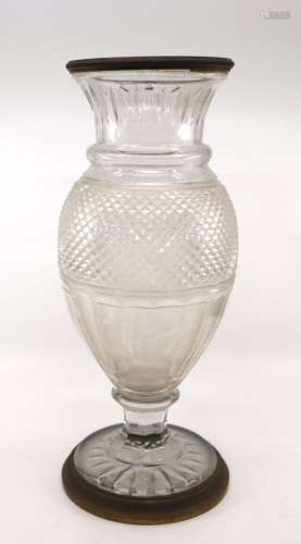 BACCARAT
Vase en cristal sur piédouche à pointes de dia
