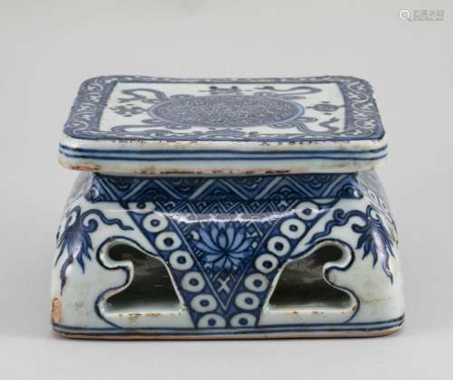 Ming Dynasty blue and white ornaments