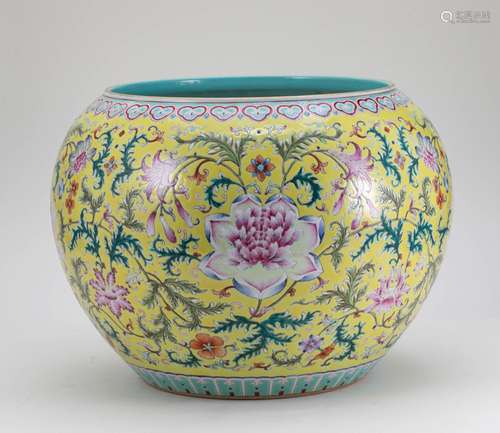 Qing Dynasty Pink Scroll Jar