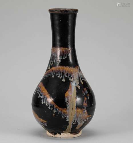 Jizhou Kiln Long Neck Bottle