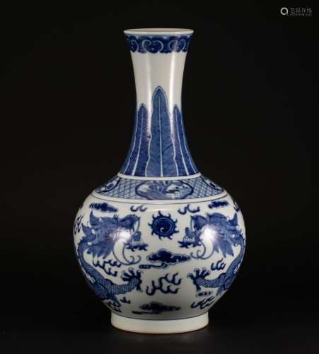 Qing Dynasty Blue and White Appreciation Bottle