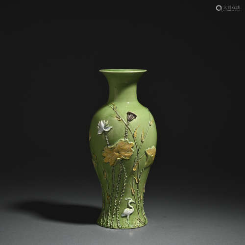 清 綠地雕瓷觀音瓶