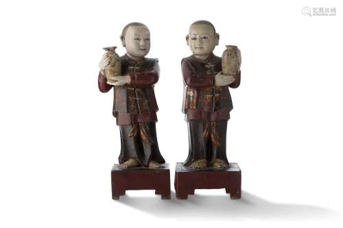 VIETNAM XIXe SIÈCLE 越南 19世纪<br />
多色漆木镀金雕像