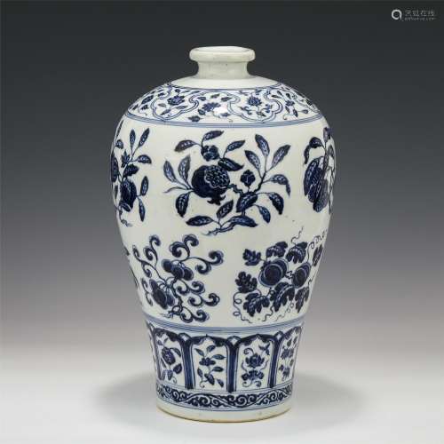 A CHINESE BLUE&WHITE PORCELAIN VASE WITH FLOWER/MING DYA...