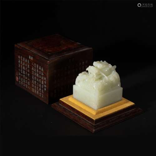 A CARVED JADE DRAGON SEAL AND BOX