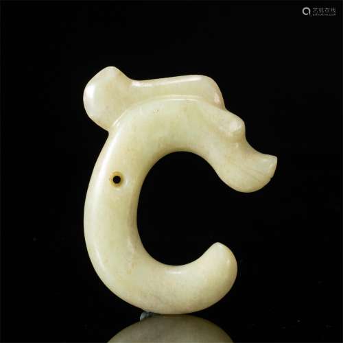 A CARVED JADE C SHAPED DRAGON PENDANT