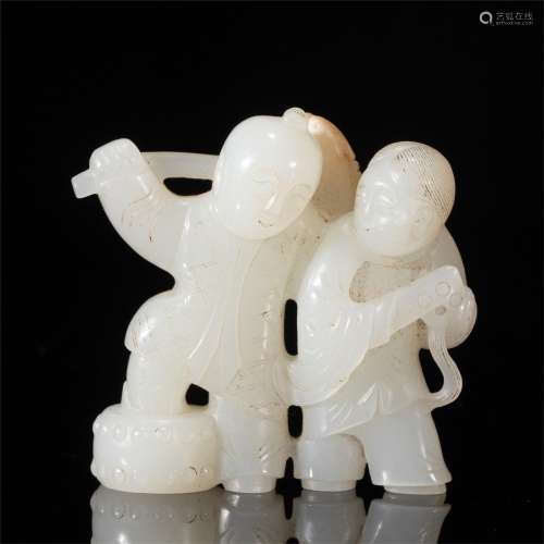 A JADE CARVING OF TWO STANDING FIGURES