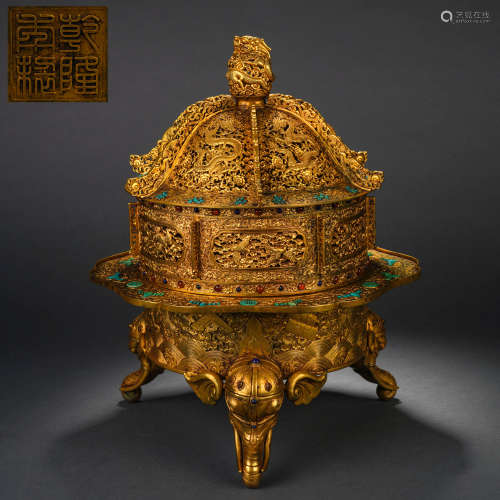 銅鎏金龍鈕鏤空龍紋熏爐