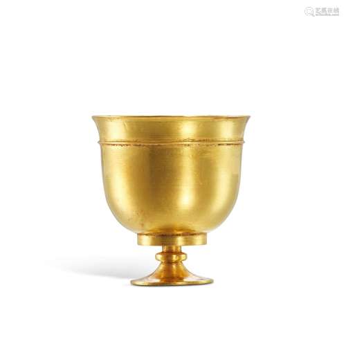 <br />
A rare gold stem cup, Tang dynasty 唐 金高足盃