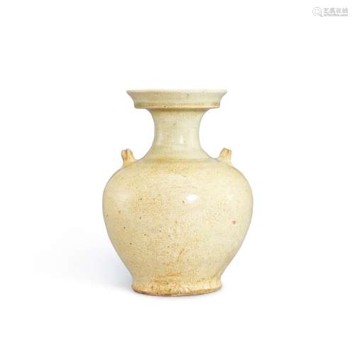 <br />
A Yue celadon handled vase, Southern dynasties 南朝 越...