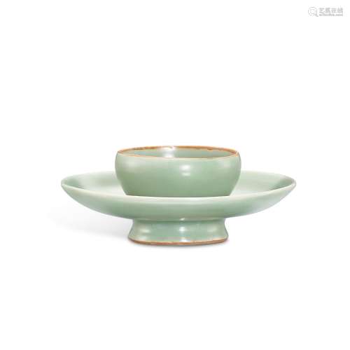 <br />
A Longquan celadon cupstand, Southern Song dynasty 南...