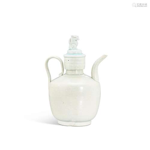 <br />
A Qingbai ewer and 'lion' cover, Song dynasty 宋 青白...