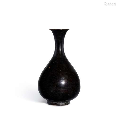 <br />
A black-glazed bottle vase, Yuhuchun ping, Song dynas...