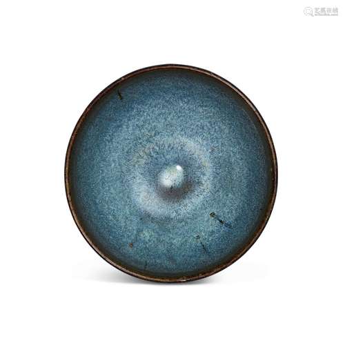 <br />
A Junyao blue glazed bowl, Yuan dynasty 元 鈞窰藍釉盌