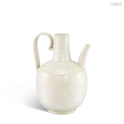 <br />
A Dingyao white-glazed 'lotus' ewer, Northern Song dy...