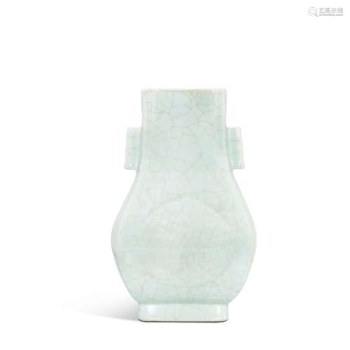 <br />
A guan-type faceted vase, Mark and period of Tongzhi ...