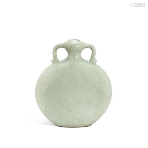 <br />
A Guan-type crackle-glazed moonflask, Late Qing dynas...