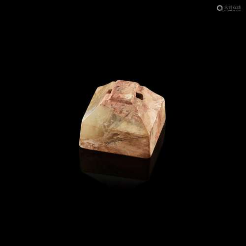 <br />
A pale celadon jade seal, Han dynasty or later 漢或以...