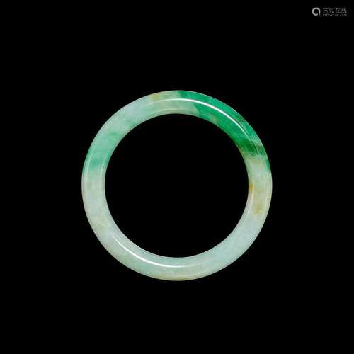 <br />
A jadeite bangle, Qing dynasty 清 翠玉手鐲