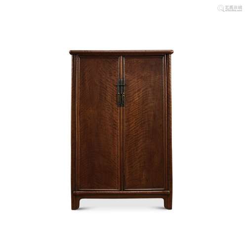 <br />
A hardwood round-corner cabinet, Qing dynasty 清 木有...