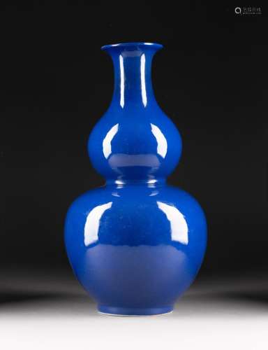 霁蓝釉大葫芦瓶<br />
中国
