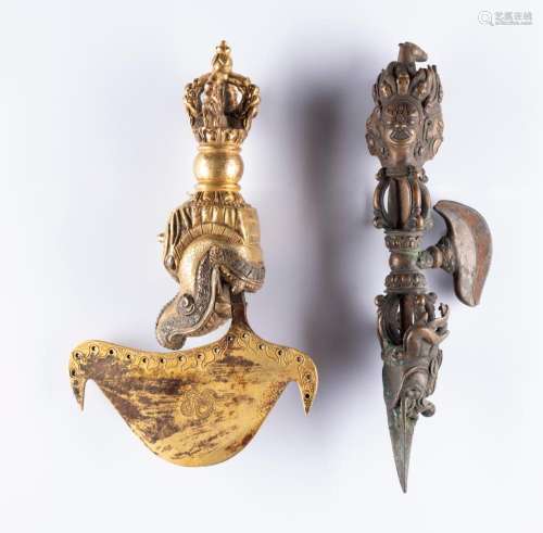 铜鎏金金刚钺刀及铜金刚橛 （两件）<br />
尼泊尔/西藏