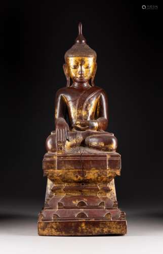 木漆金掸族风格佛坐像<br />
缅甸