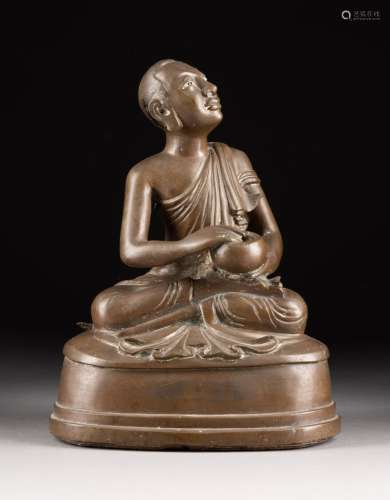 铜僧人坐像<br />
缅甸