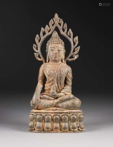 铜释迦摩尼坐像<br />
南亚<br />
有老化痕迹。高29.8 cm。
