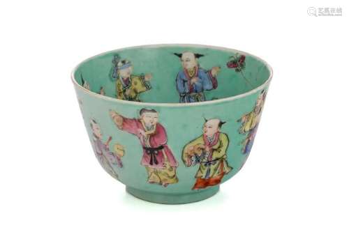 A CHINESE FAMILLE ROSE TURQUOISE PORCELAIN BOWL