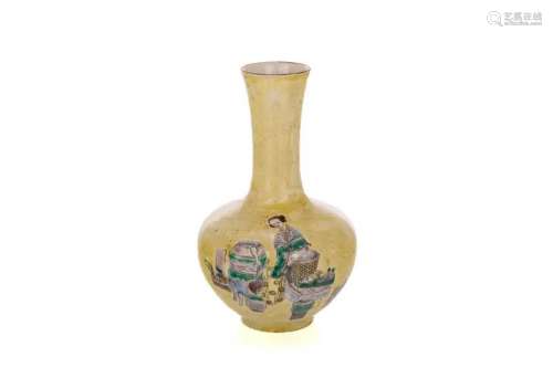 A CHINESE SMALL SANCAI GLAZED BOTTLE VASE