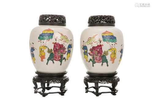 PAIR OF CHINESE FAMILLE ROSE PORCELAIN JARS