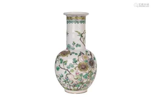 A CHINESE FAMILLE ROSE PORCELAIN VASE KANGXI MARK