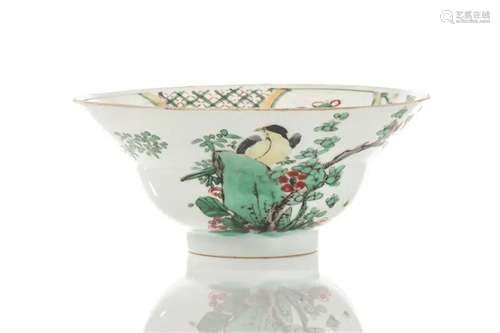 CHINESE FAMILLE VERTE OGEE-FORM PORCELAIN BOWL