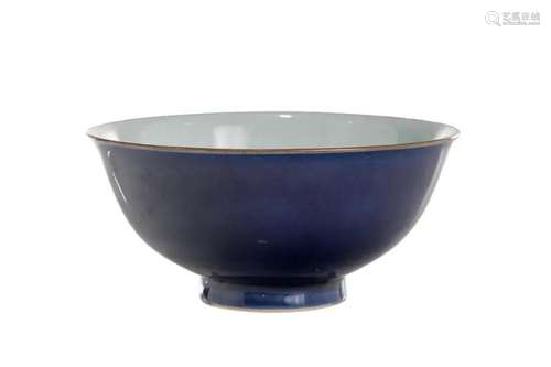 A CHINESE BLUE GLAZED MONOCHROME PORCELAIN BOWL