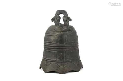 A LARGE CHINESE QING DYNASTY BRONZE BELL