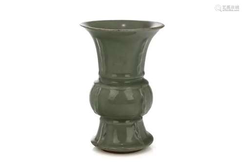 CHINESE LONGQUAN CELADON GLAZE PORCELAIN VASE