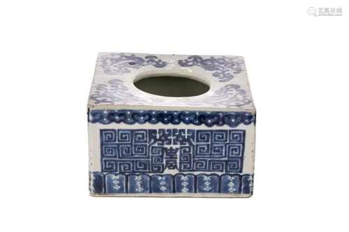 A CHINESE BLUE AND WHITE PORCELAIN BRUSH WASHER