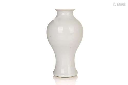 A CHINESE WHITE GLAZE PORCELAIN MEIPING VASE