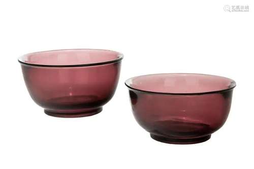 PAIR OF CHINESE QING DYNASTY PURPLE GLASS BOWLS