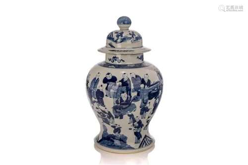 A CHINESE BLUE AND WHITE PORCELAIN COVERED JAR