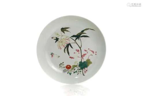 A CHINESE FAMILLE ROSE PORCELAIN FLORAL PLATE