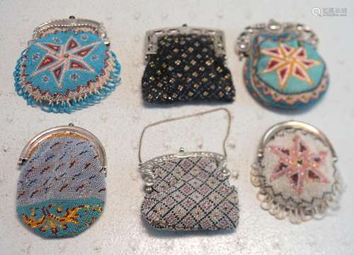 Sammlung von 6 kleinen Perlstickerei-Taschen, 19.Jhd.