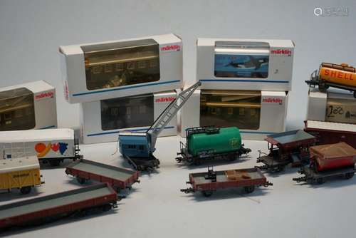 Sammlung von H0-Personen- u. Gueterwagen, zumeist maerklin.