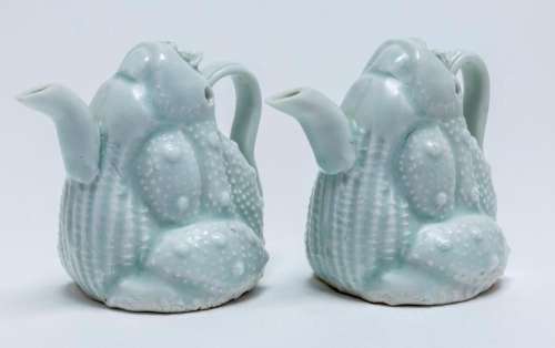 A PAIR OF CHINESE QINGBAI TOAD-FORM WATER DROPPERS, SOUTHERN...