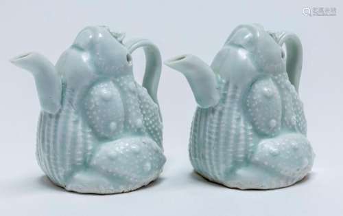 A PAIR OF CHINESE QINGBAI TOAD-FORM WATER DROPPERS, SOUTHERN...